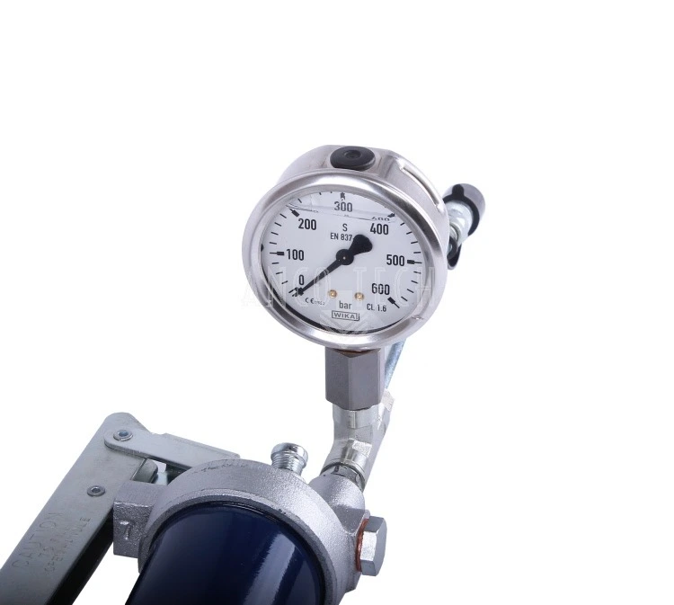 LEVER GUN FOR GREASE + PRESSURE GAUGE 600B